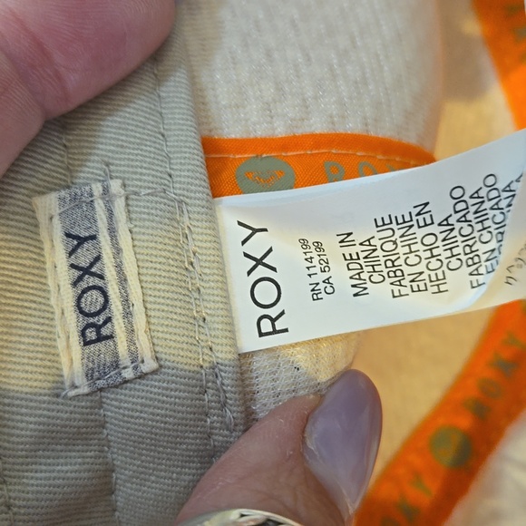 Roxy RARE and Stylish Adjustable Hat - Picture 11 of 11